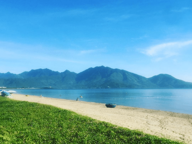 Bãi biển Xuân Thiều